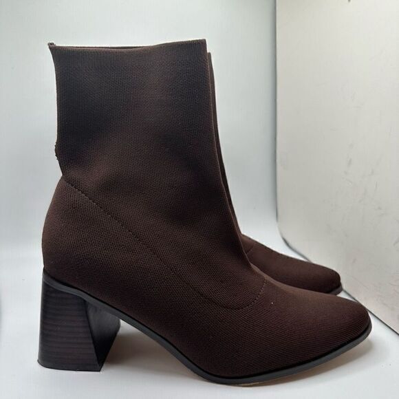 CUSHIONAIRE Women's Stretch boot +Memory Foam 8 BROWN - Picture 1 of 7